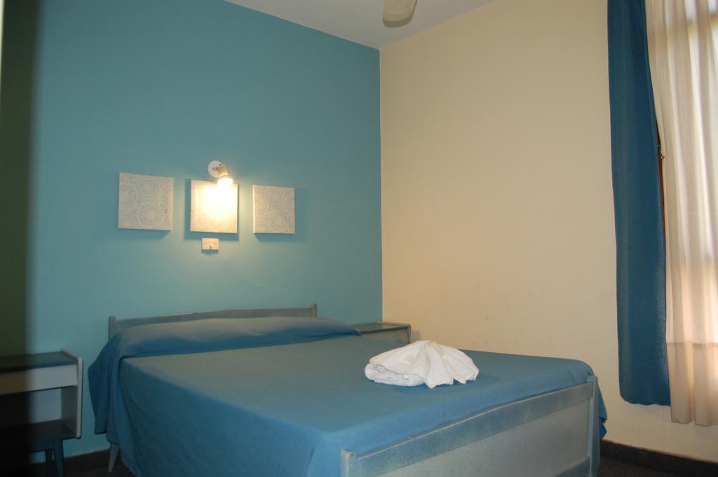 Monte Carlo Otel Villa Carlos Paz Oda fotoğraf